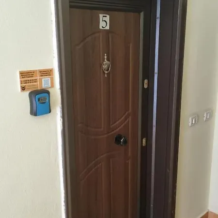 Liqeni Thate, Апартаменты Тирана