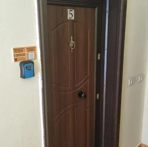 Liqeni Thate, Appartamento Tirana