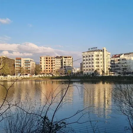Liqeni Thate, 地拉那